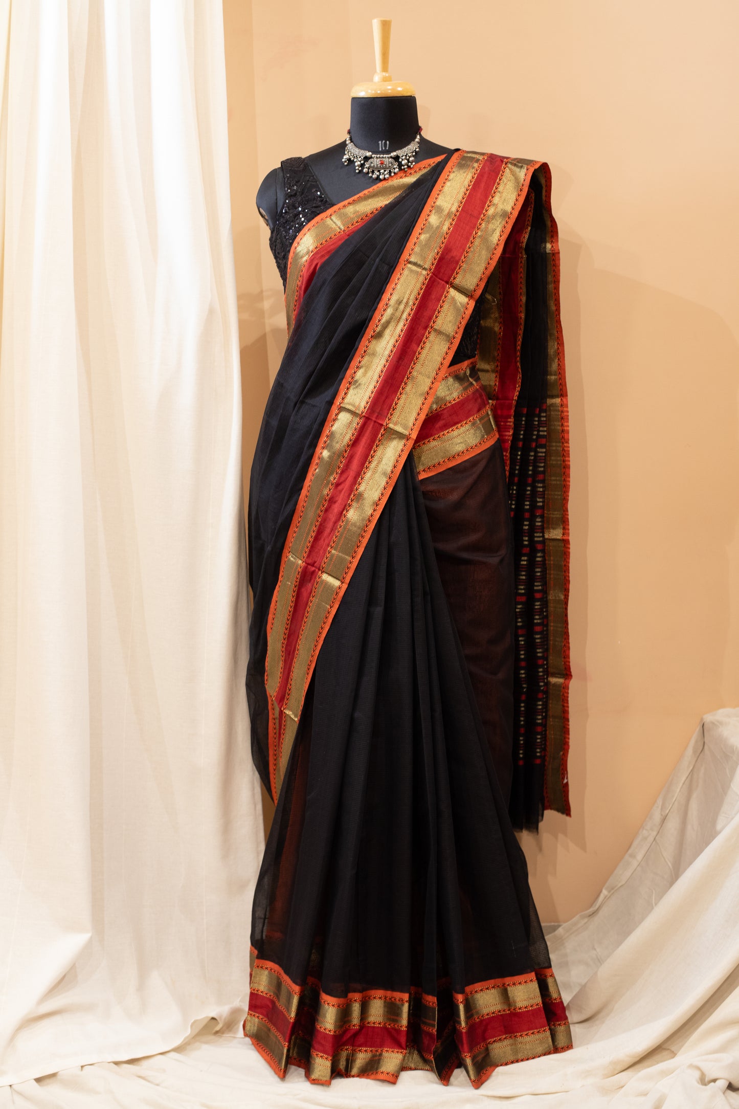 Maheshwari Red and Black Saree Silk Cotton